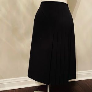 Black skirt with pleated detail